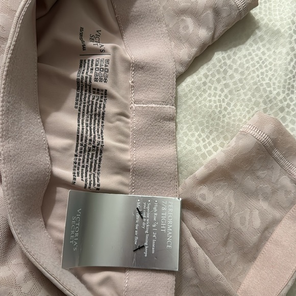 Victoria’s Secret performance mesh tight. - Picture 4 of 4